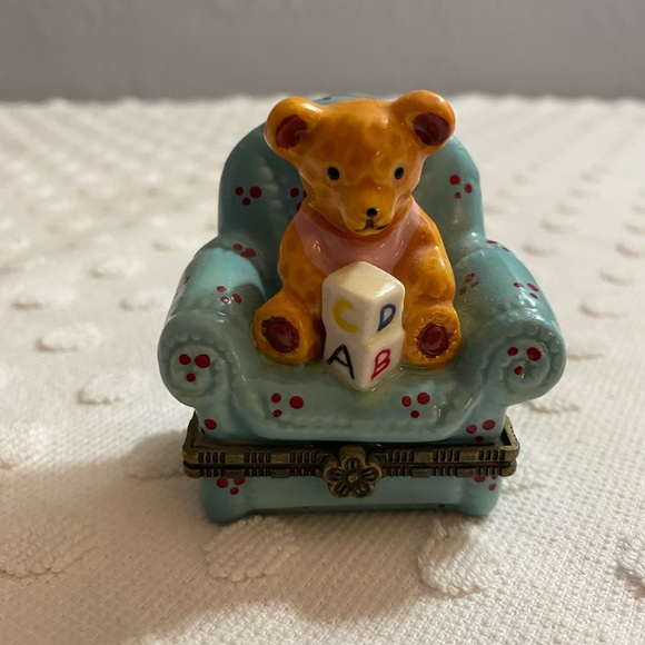 Treasure Box Hinged Memory Keepsakes Porcelain Bear - Picture 8 of 8